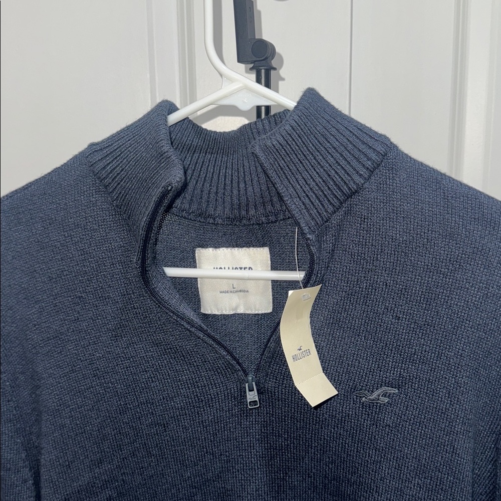 Hollister Men's Dark Blue Zip-Up Sweater - Picture 2 of 4